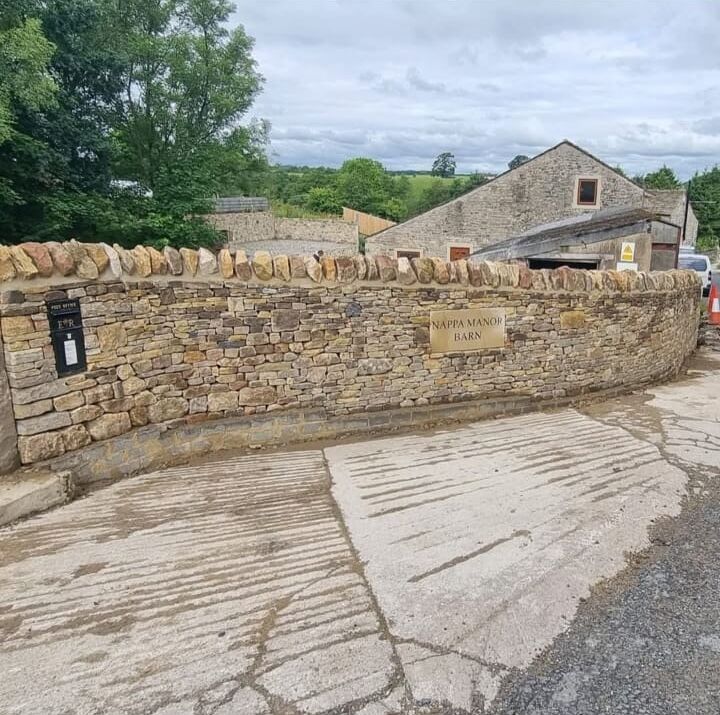 Barn conversion entrance wall, nappa