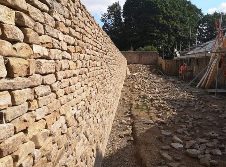 Retaining wall, ripon
